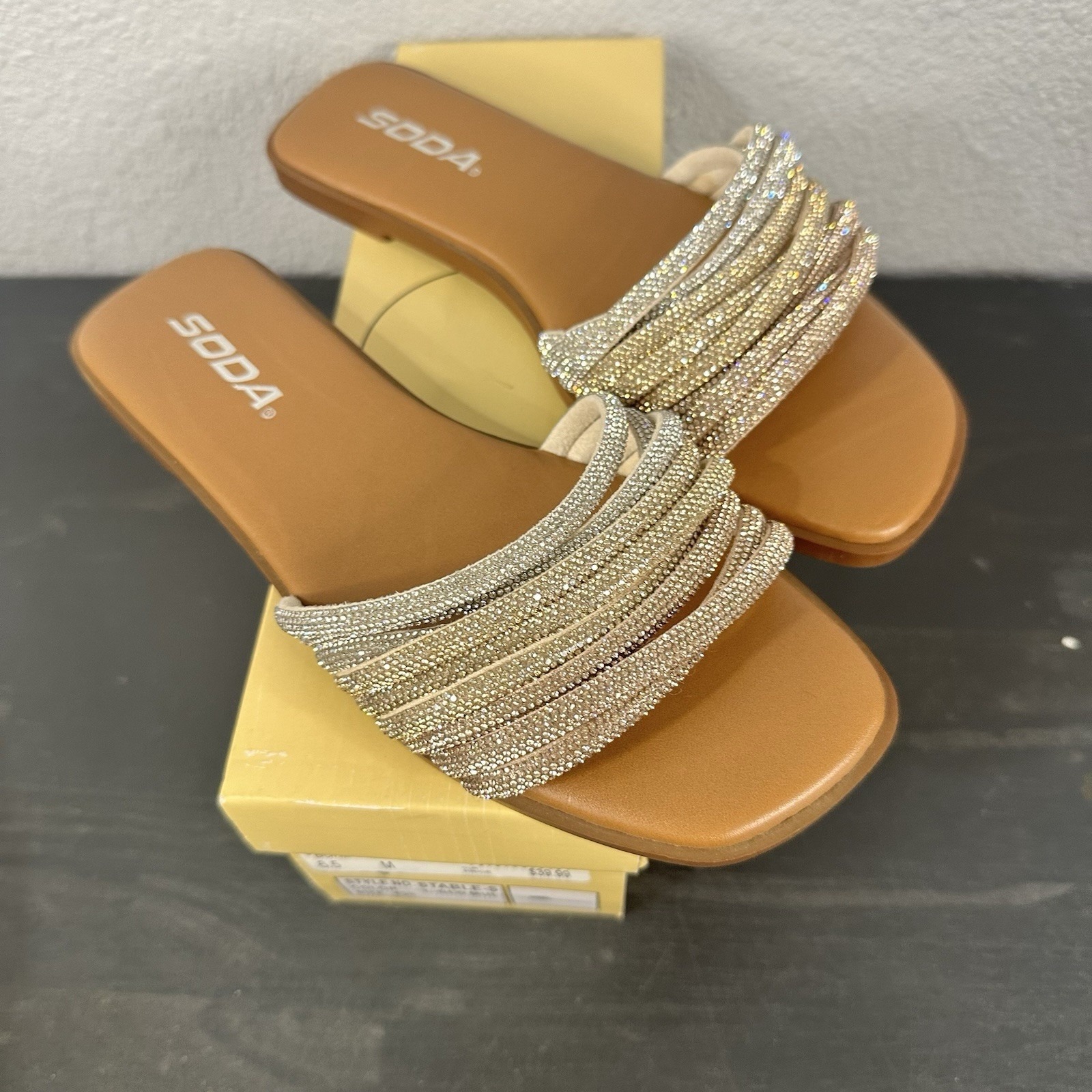 Soda Shoes Women Size 6.5 Flip Flops Sandals Bling Rhinestone Silver/Gold